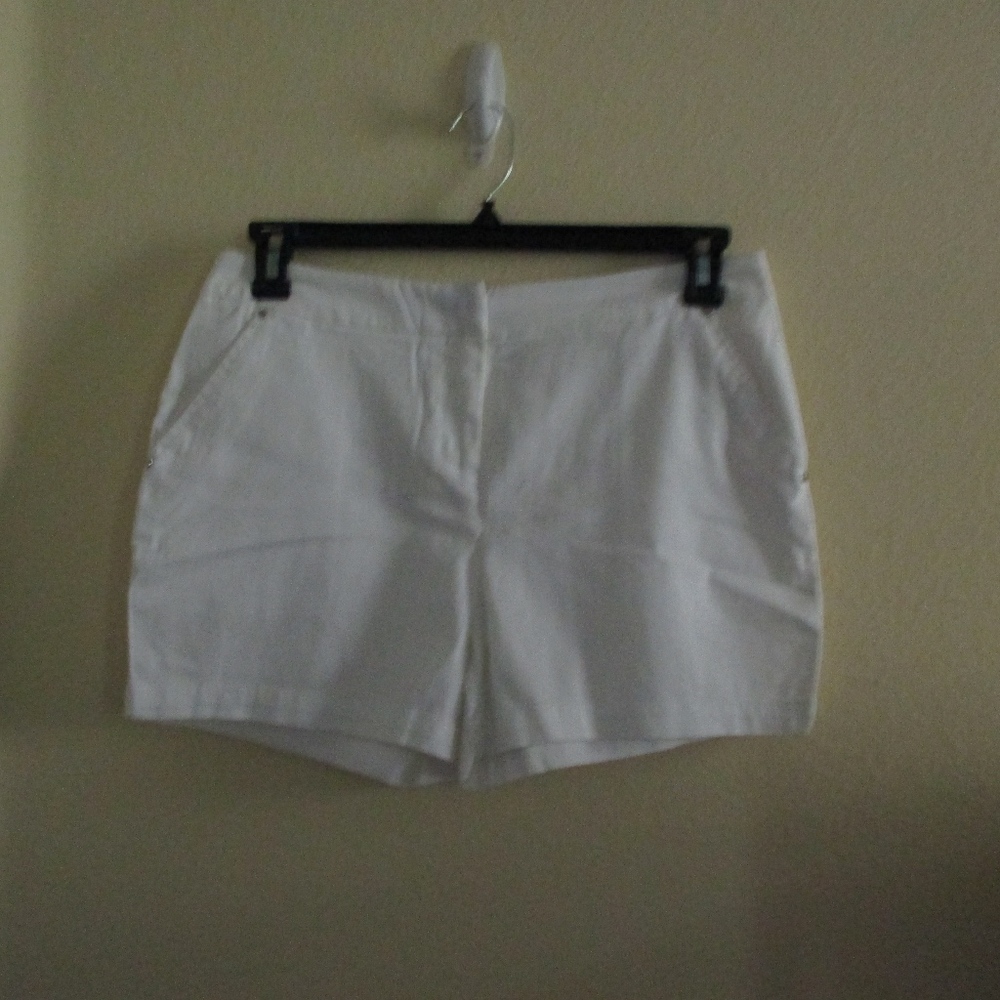 NWT - DEPT 222 white shorts - sz 8P - MSRP $40.00